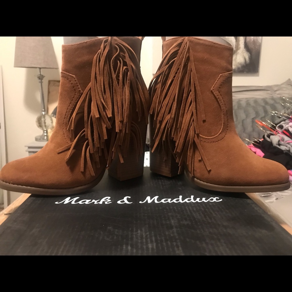 Adorable Camel Suede Booties Size 6